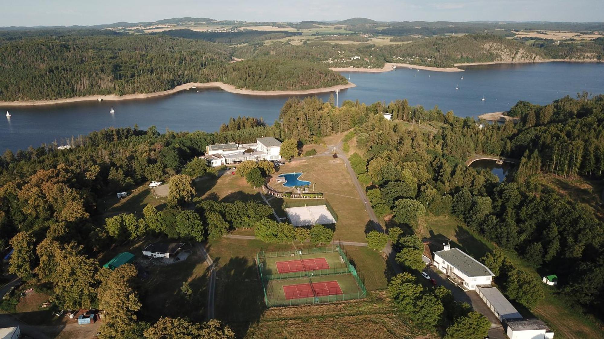 Wellness Hotel Orlik Kozarovice Eksteriør billede